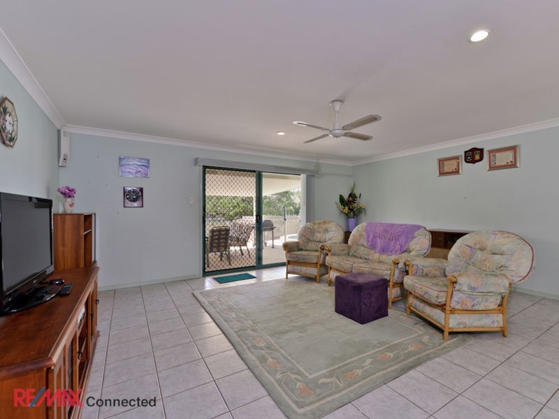 53 Hillenvale Ave, Arana Hills QLD 4054