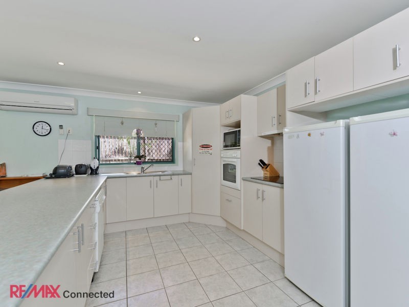 53 Hillenvale Ave, Arana Hills QLD 4054