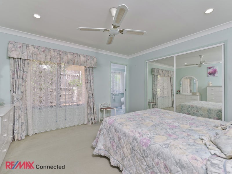 53 Hillenvale Ave, Arana Hills QLD 4054