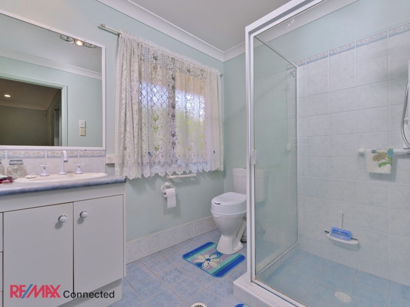 53 Hillenvale Ave, Arana Hills QLD 4054