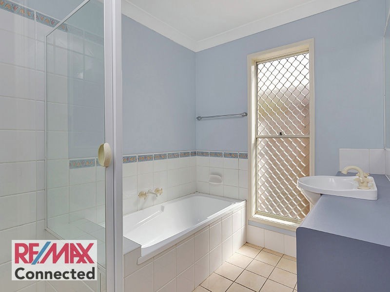 33 Southerden Drive, North Lakes QLD 4509