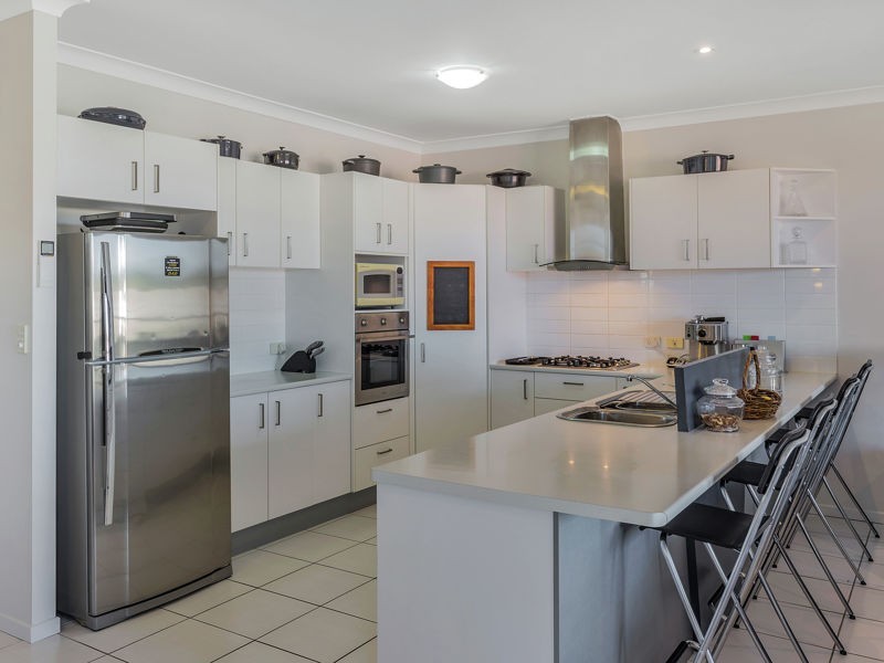 2A Lady Bowen Parade, Rothwell QLD 4022