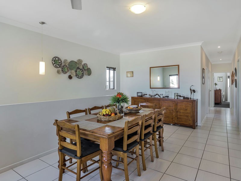 2A Lady Bowen Parade, Rothwell QLD 4022