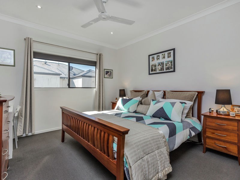 2A Lady Bowen Parade, Rothwell QLD 4022