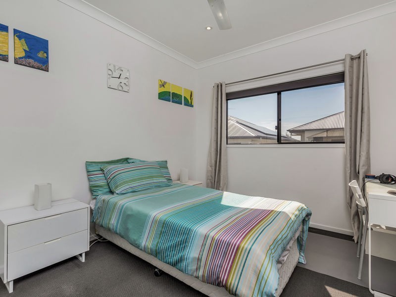 2A Lady Bowen Parade, Rothwell QLD 4022