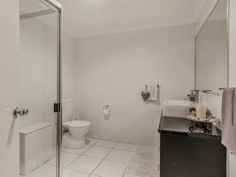 2A Lady Bowen Parade, Rothwell QLD 4022