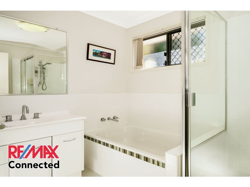 1/4 Lady Bowen Parade, Rothwell QLD 4022