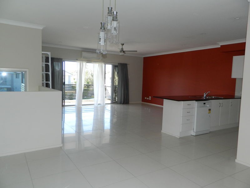 43b Higgs St, Rothwell QLD 4022