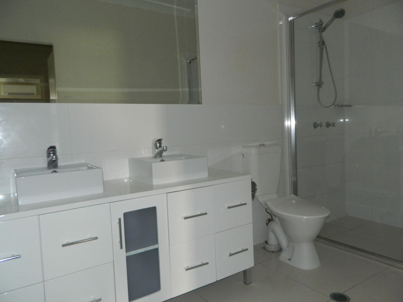 43b Higgs St, Rothwell QLD 4022