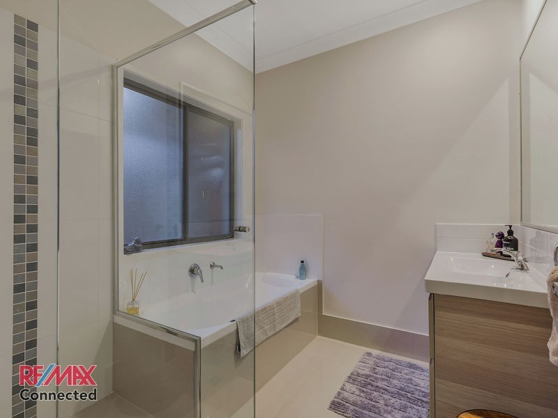12 Thomson Close, North Lakes QLD 4509