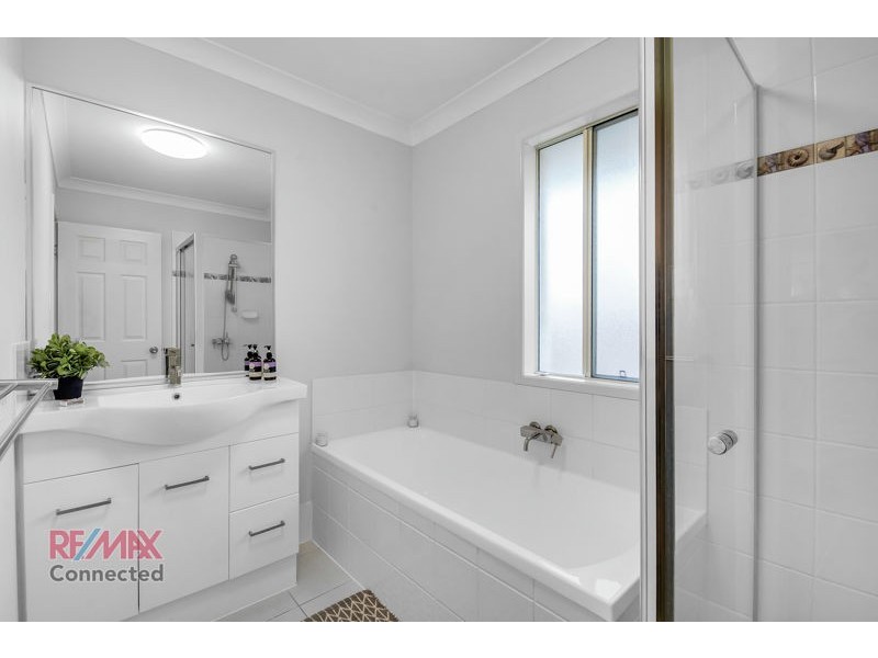 2/9 Lady Bowen Parade, Rothwell QLD 4022