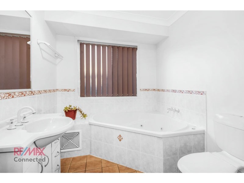 9 Higgs Street, Rothwell QLD 4022