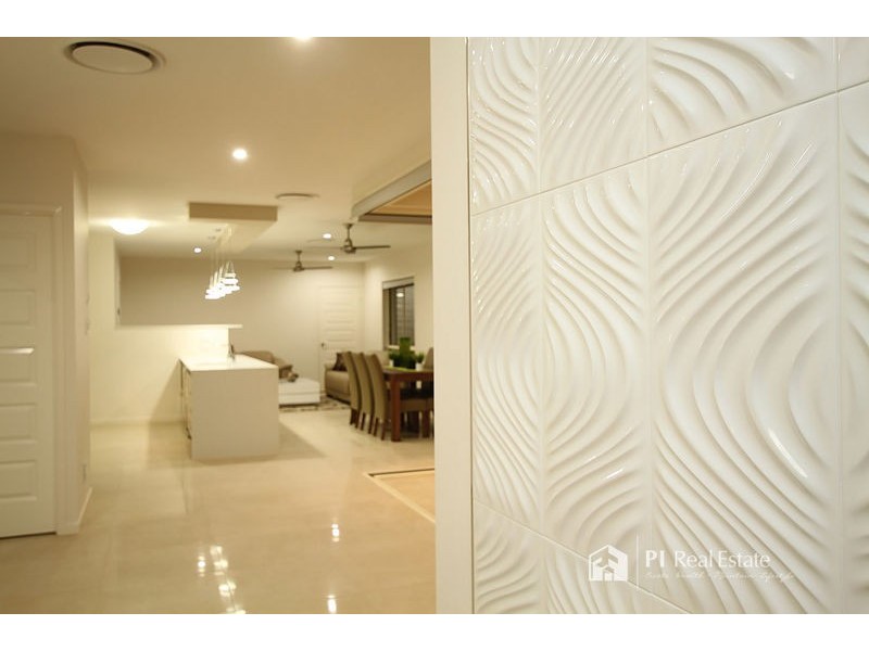 8 Hollow Crescent, Narangba QLD 4504