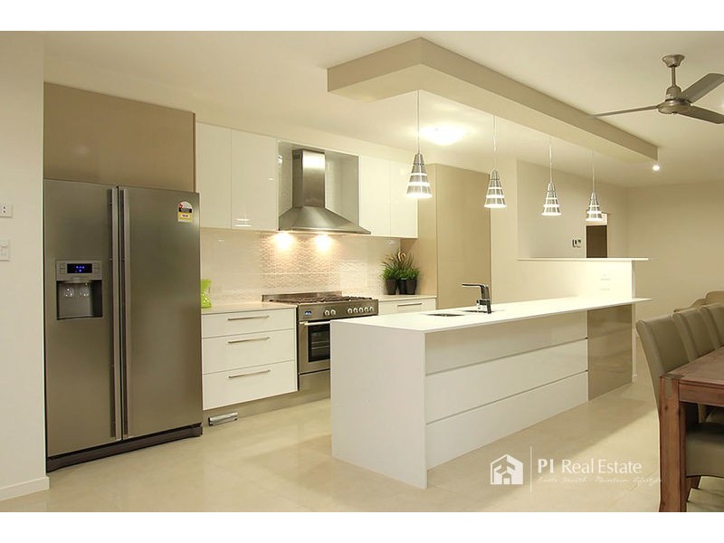 8 Hollow Crescent, Narangba QLD 4504