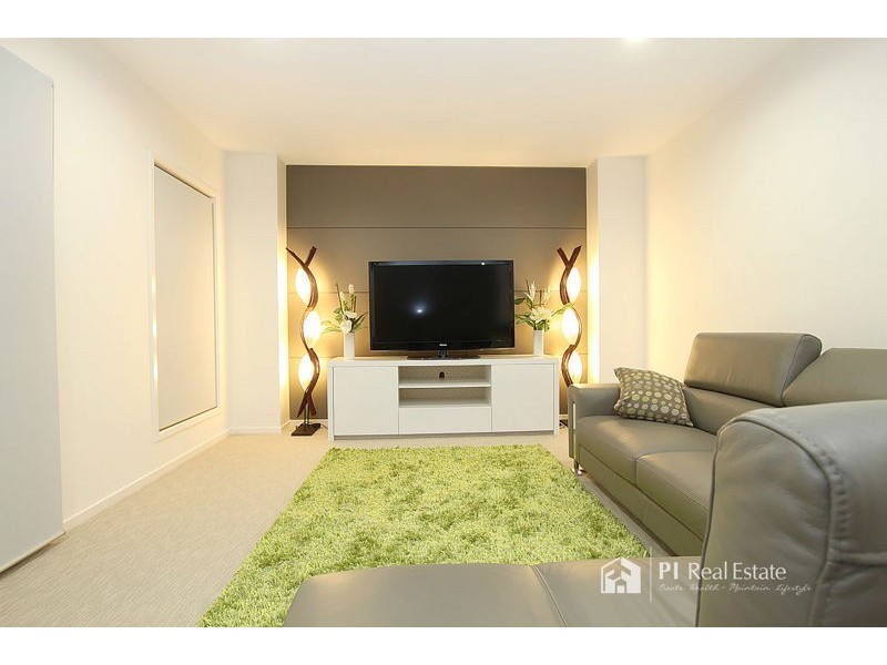 8 Hollow Crescent, Narangba QLD 4504