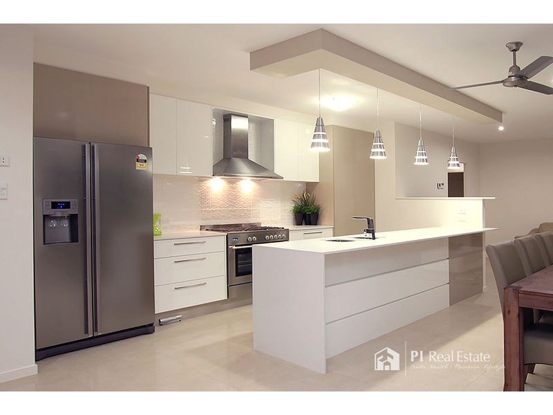 8 Hollow Crescent, Narangba QLD 4504