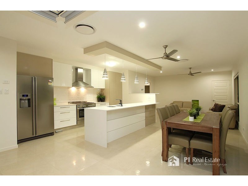 8 Hollow Crescent, Narangba QLD 4504