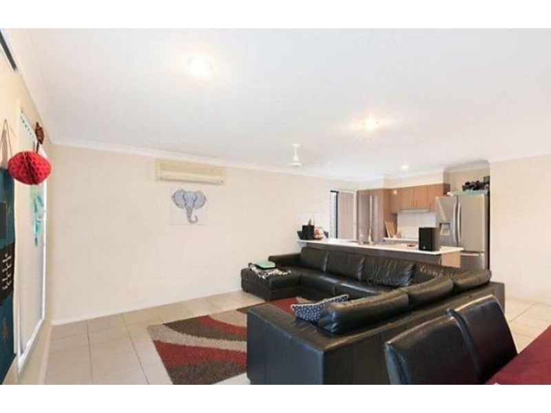 8 Friars Crescent, North Lakes QLD 4509