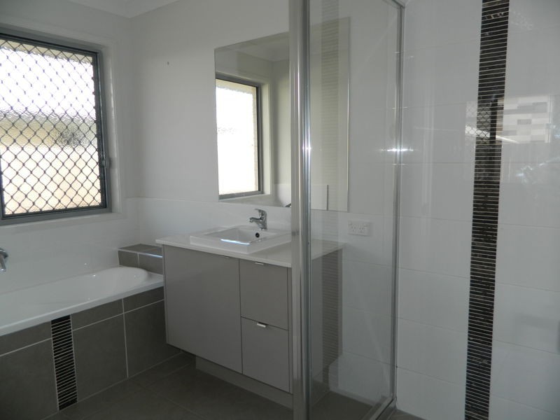 14 Hubner Drive, Rothwell QLD 4022