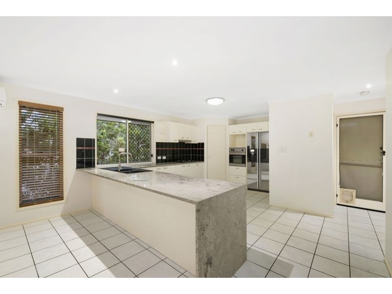 18 Southerden Drive, North Lakes QLD 4509