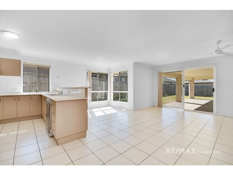 33 Amity Drive, Rothwell QLD 4022