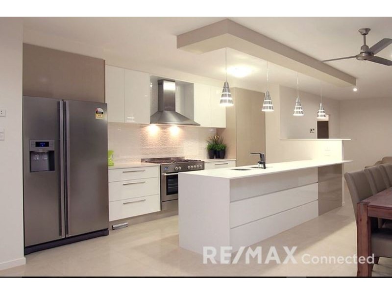 8 Hollow Crescent, Narangba QLD 4504