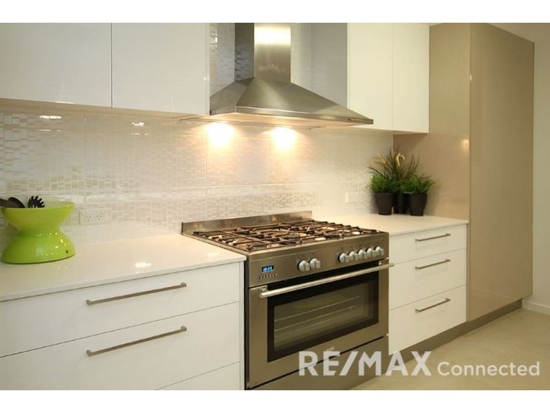 8 Hollow Crescent, Narangba QLD 4504