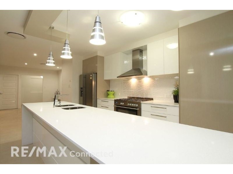 8 Hollow Crescent, Narangba QLD 4504