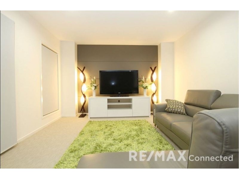 8 Hollow Crescent, Narangba QLD 4504