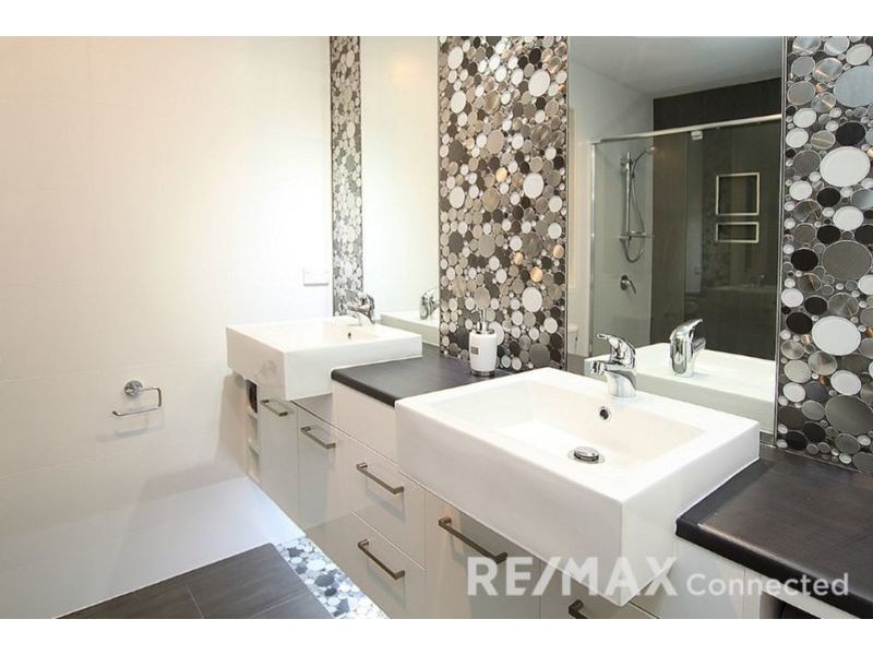 8 Hollow Crescent, Narangba QLD 4504