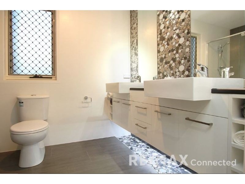 8 Hollow Crescent, Narangba QLD 4504