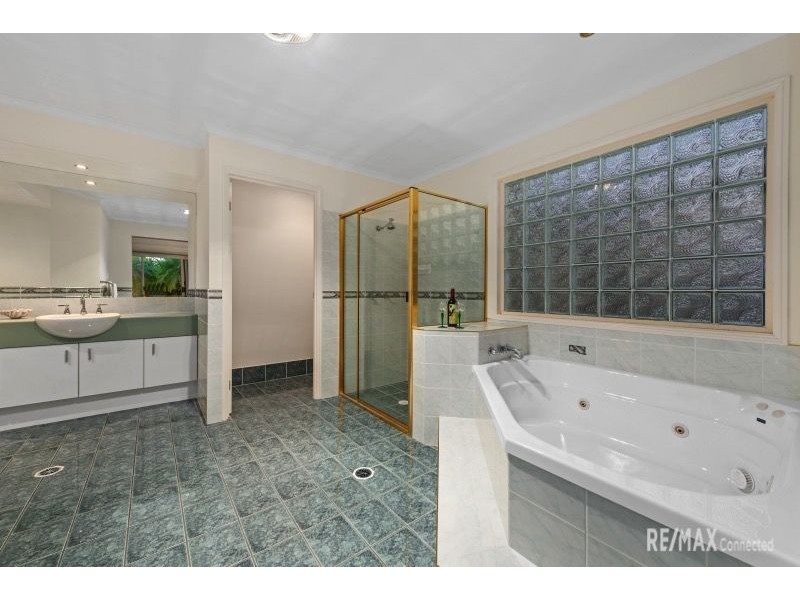 40 Topsail Circuit, Banksia Beach QLD 4507