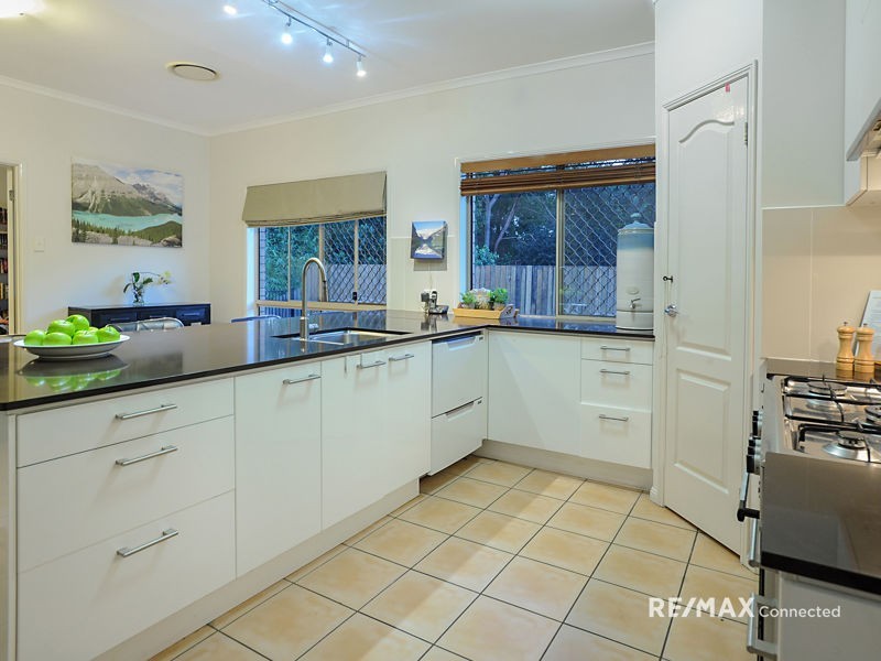 30 Bowers Road North, Everton Hills QLD 4053