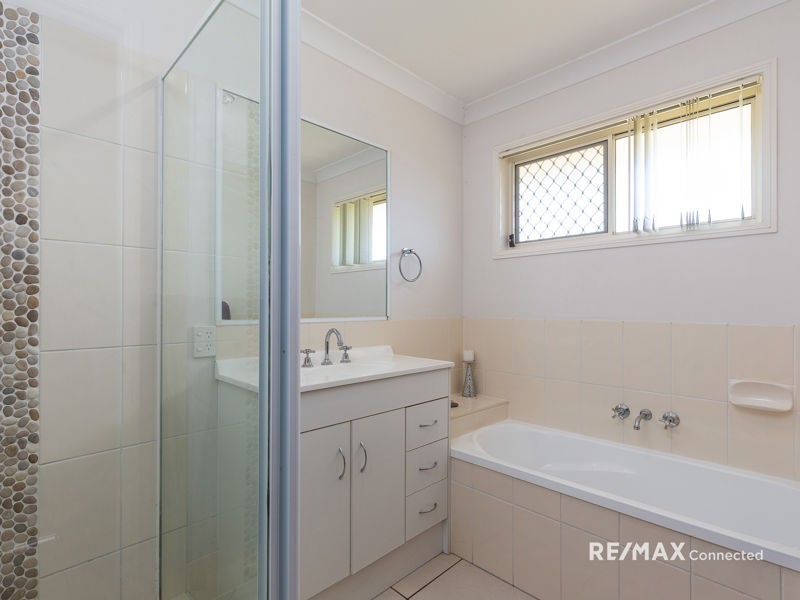 16 Grassdale Crescent, Morayfield QLD 4506