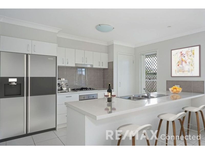 1 Dickson Crescent, North Lakes QLD 4509