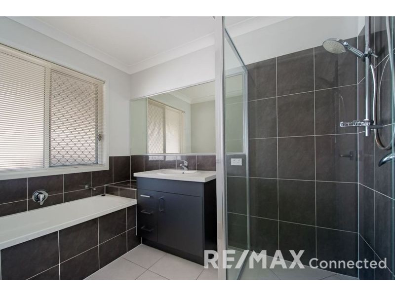 1 Dickson Crescent, North Lakes QLD 4509