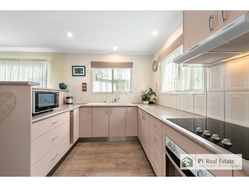 8 Bray Road, Lawnton QLD 4501