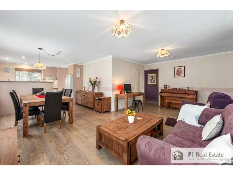 8 Bray Road, Lawnton QLD 4501