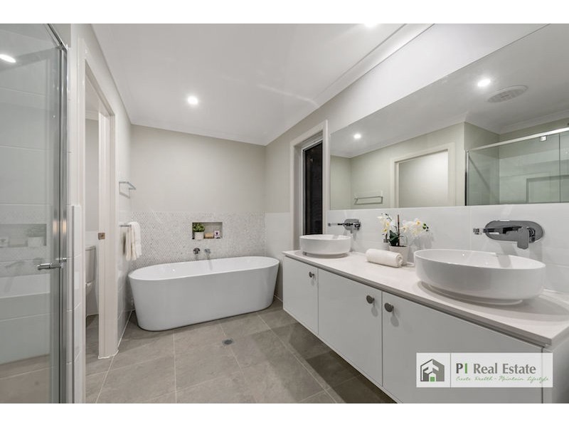 5 Propeller Lane, Newport QLD 4020