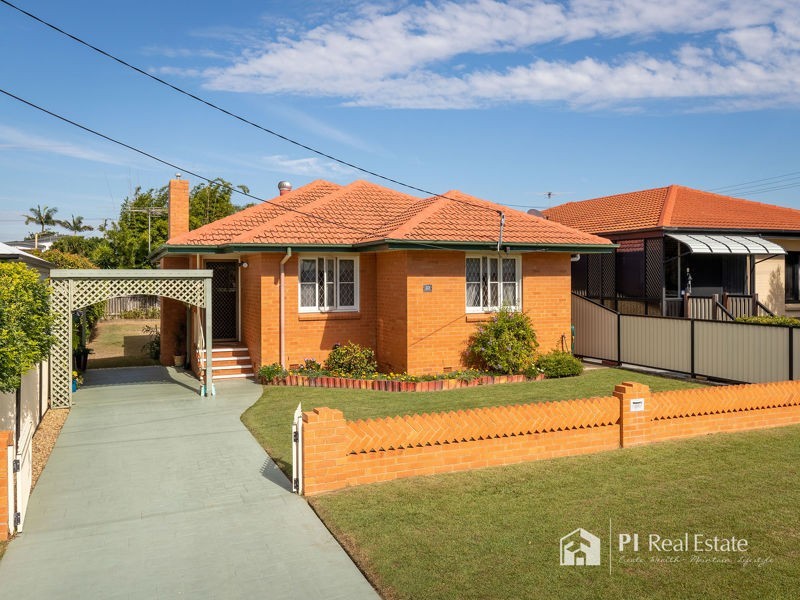 33 Griffith Road, Scarborough QLD 4020
