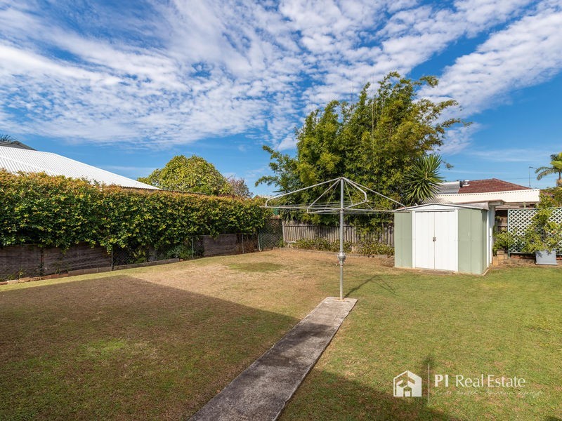 33 Griffith Road, Scarborough QLD 4020