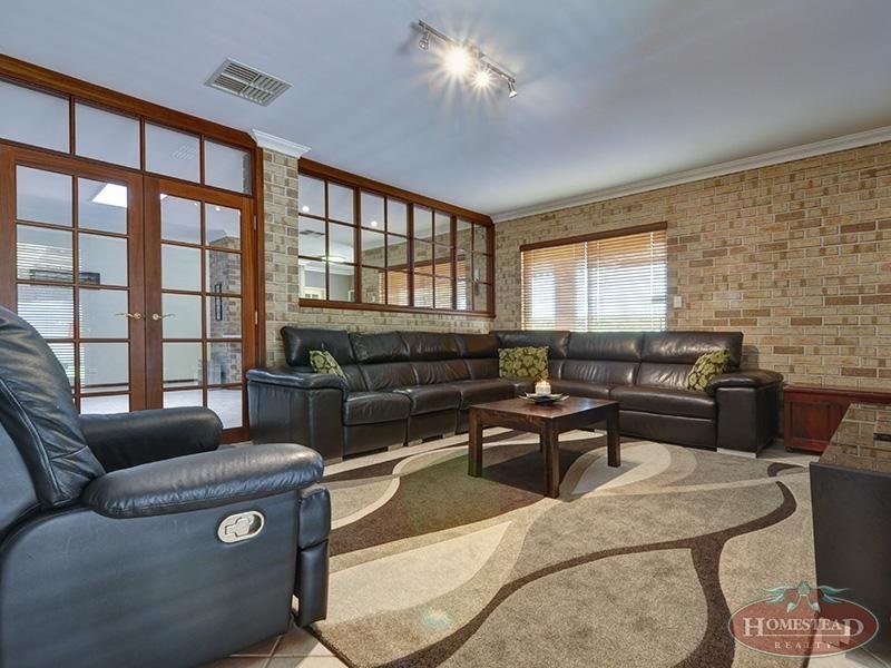 213 Summerlakes Parade, Ballajura WA 6066