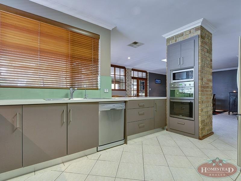 213 Summerlakes Parade, Ballajura WA 6066