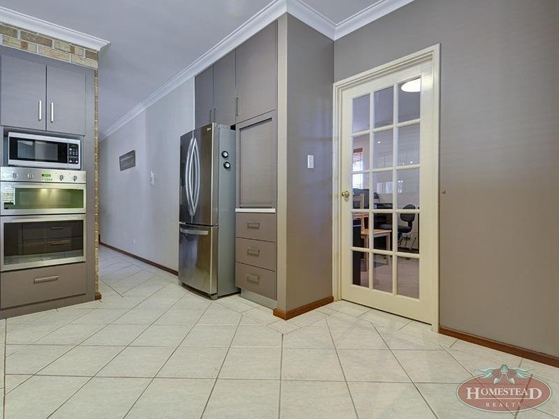 213 Summerlakes Parade, Ballajura WA 6066