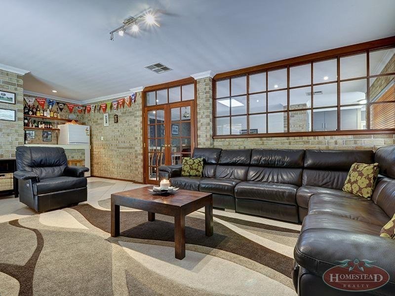 213 Summerlakes Parade, Ballajura WA 6066