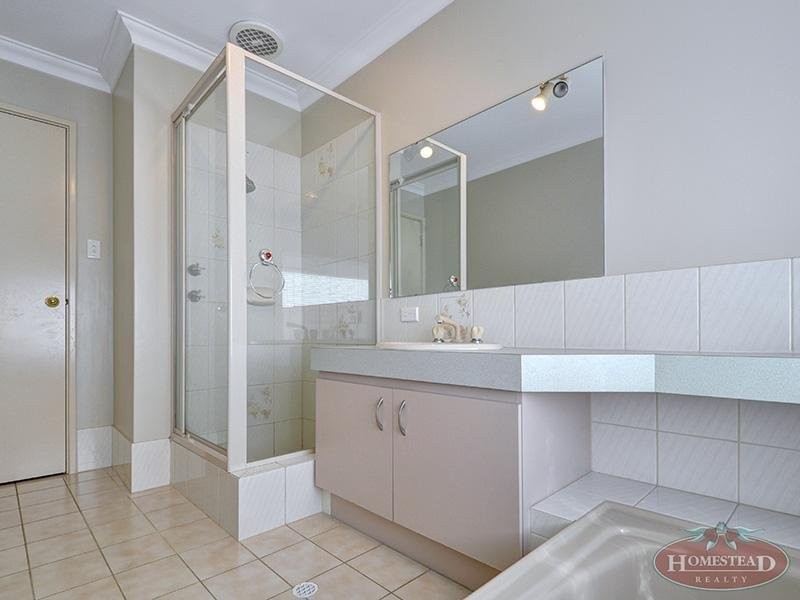 213 Summerlakes Parade, Ballajura WA 6066