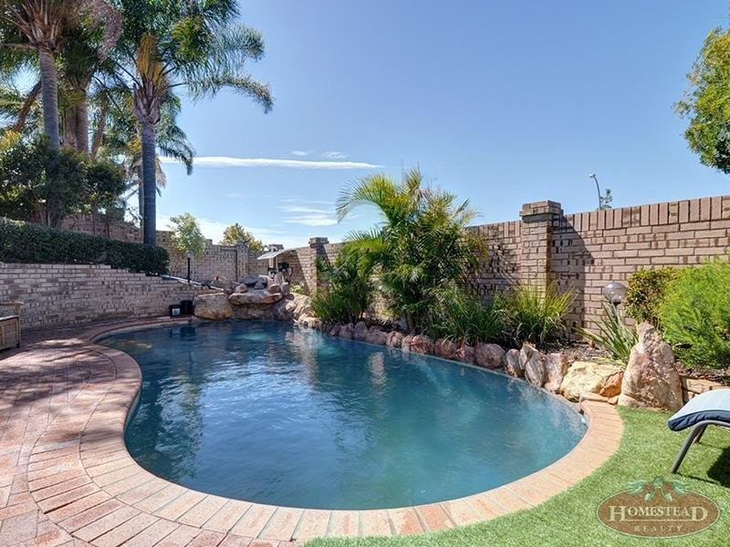 213 Summerlakes Parade, Ballajura WA 6066