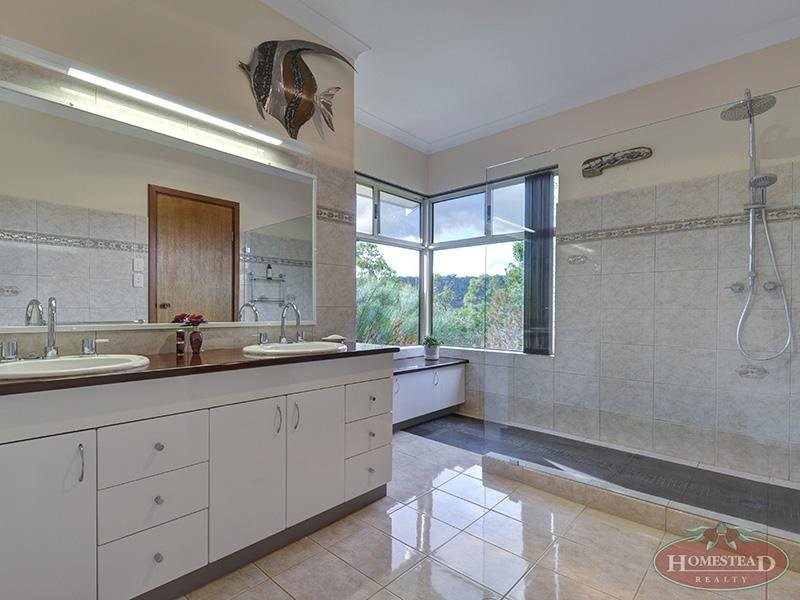 8 Sunset Hill Road, Swan View WA 6056