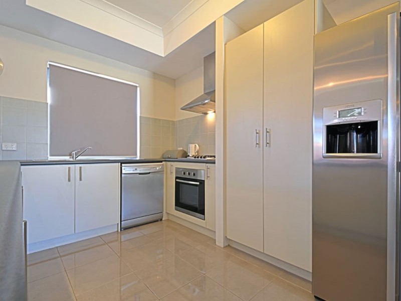 5A Ball Place, Queens Park WA 6107