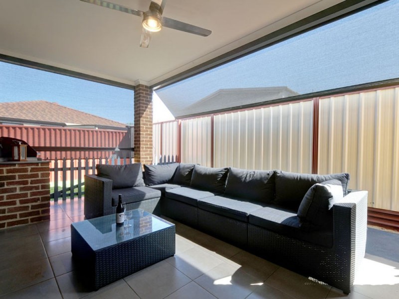 5A Ball Place, Queens Park WA 6107